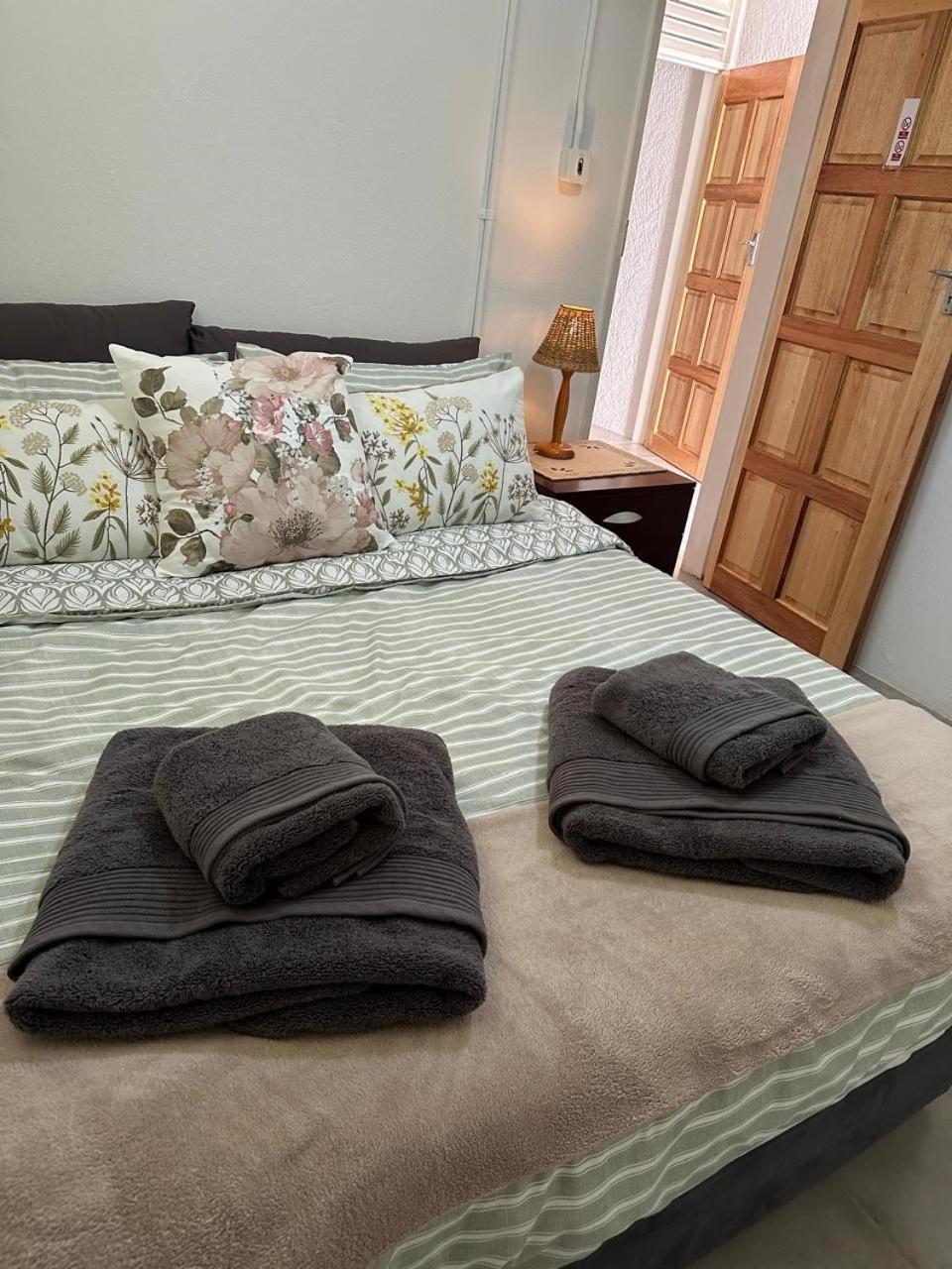 Bagley Terrace 136 Cottage ヨハネスブルグ エクステリア 写真